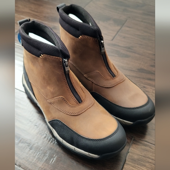 MEN'S CLARKS GROVE ZIP II WINTER BOOTS, SIZE 11.5 M. NEW WITH BOX. - Picture 1 of 11